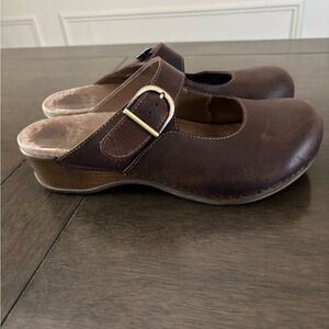 Dansko Martina Mary Jane Clogs
Womens 39 / 8.5 Brown Leather Buckle
Comfort